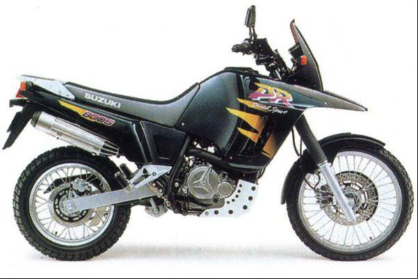 Moto modelo Suzuki DR 800